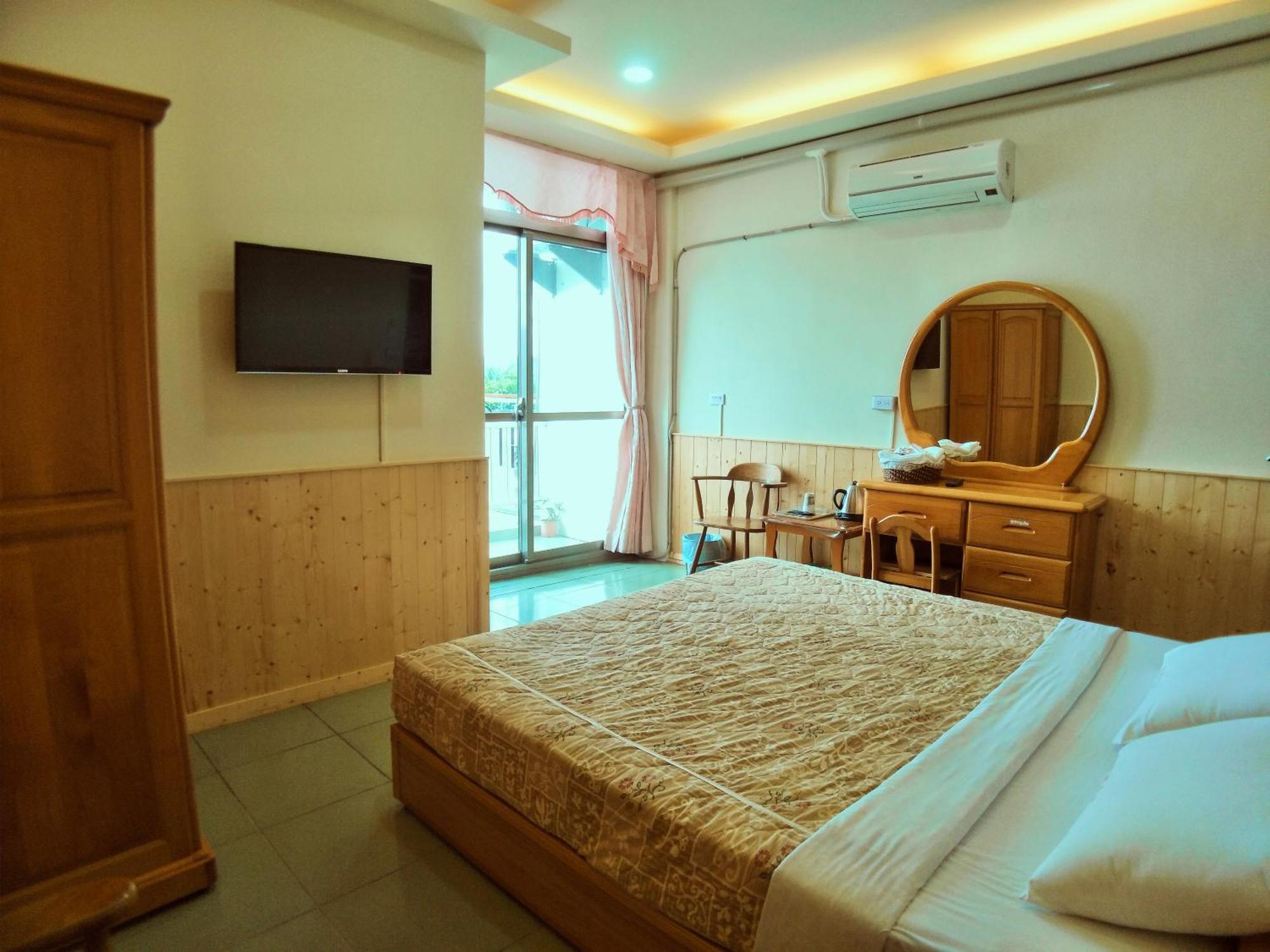Sun Moon Lake Fisherman Homestay Юйчи Номер фото