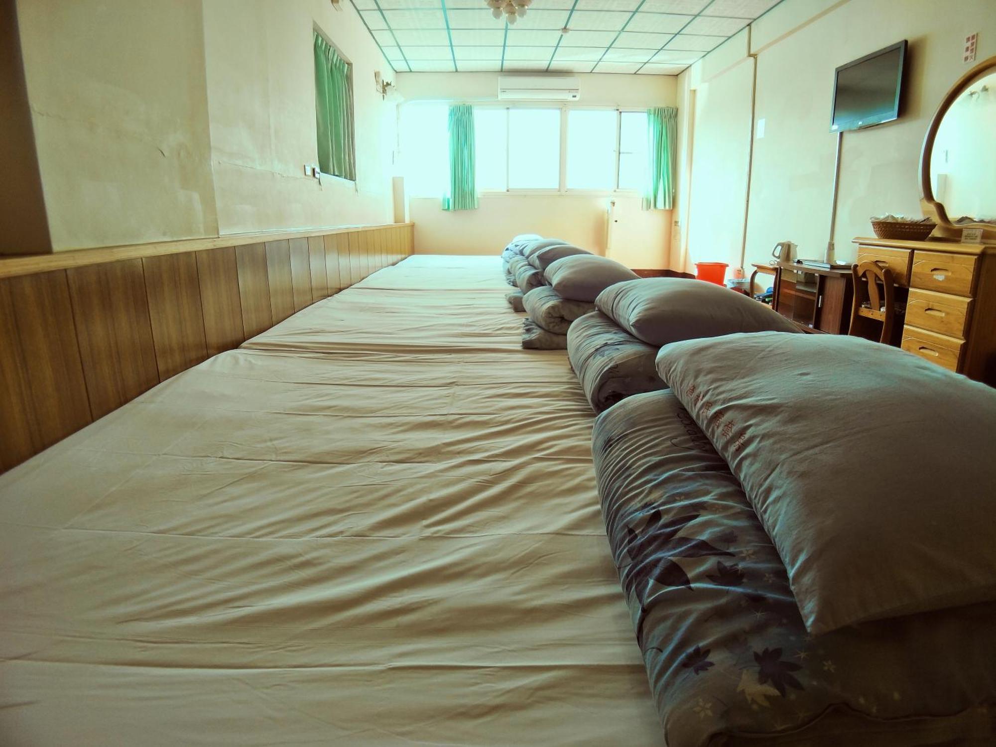 Sun Moon Lake Fisherman Homestay Юйчи Номер фото