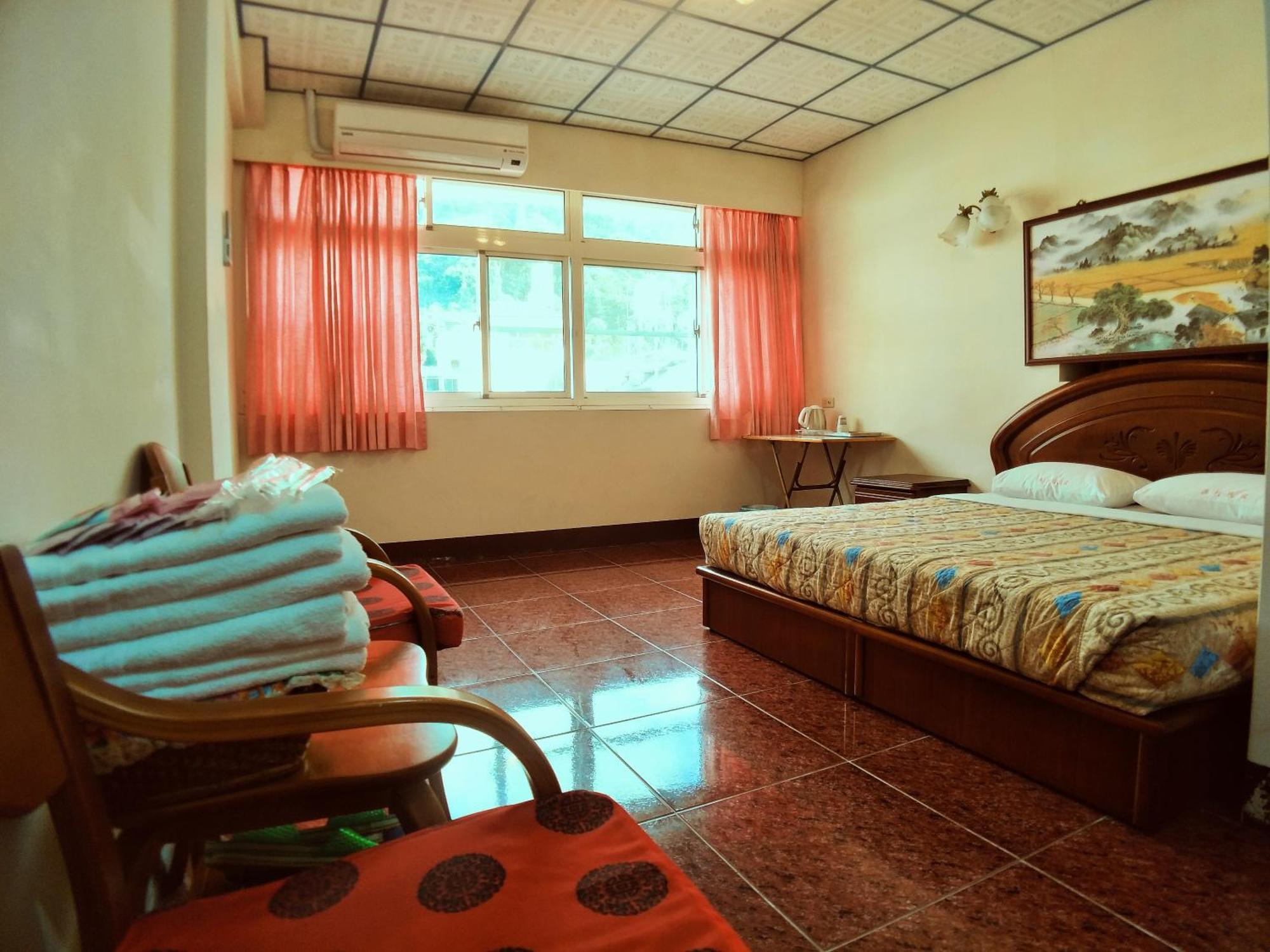 Sun Moon Lake Fisherman Homestay Юйчи Номер фото