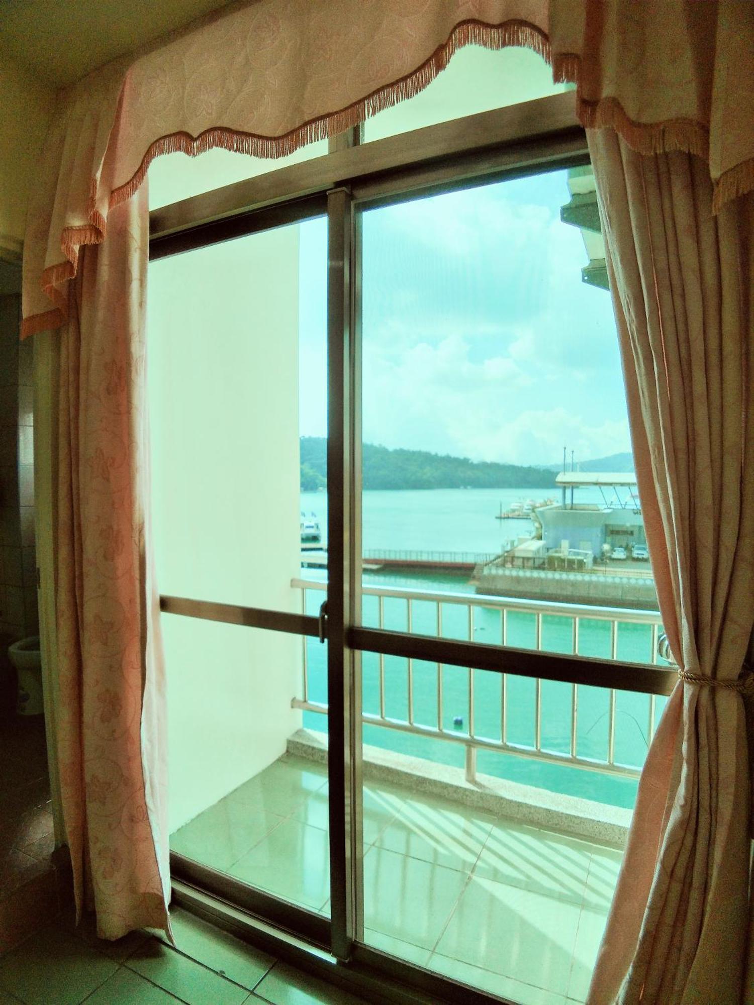 Sun Moon Lake Fisherman Homestay Юйчи Номер фото