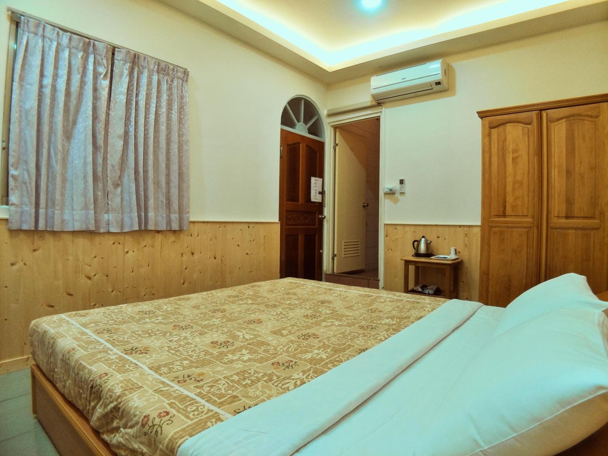 Sun Moon Lake Fisherman Homestay Юйчи Номер фото