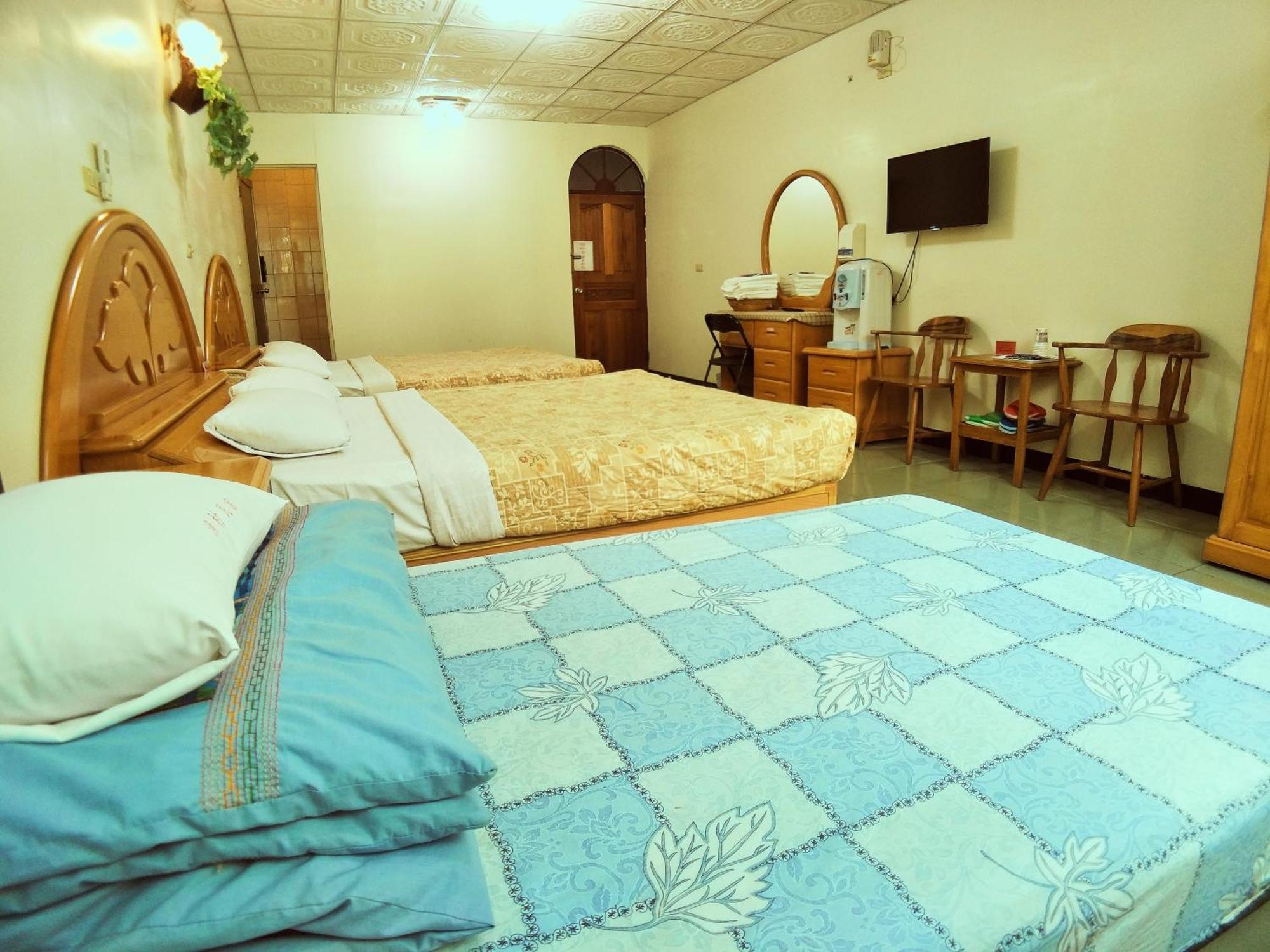 Sun Moon Lake Fisherman Homestay Юйчи Номер фото