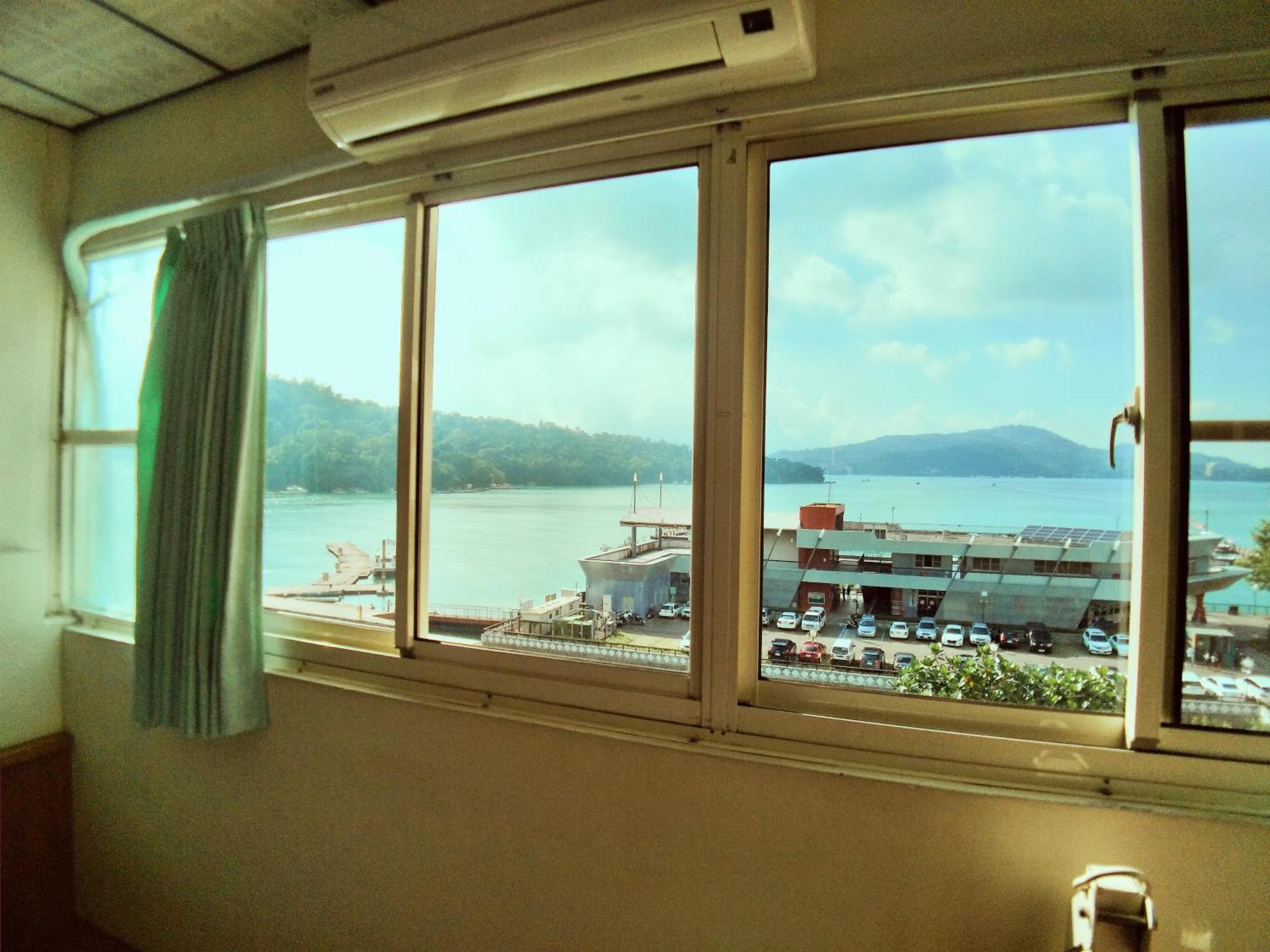 Sun Moon Lake Fisherman Homestay Юйчи Номер фото