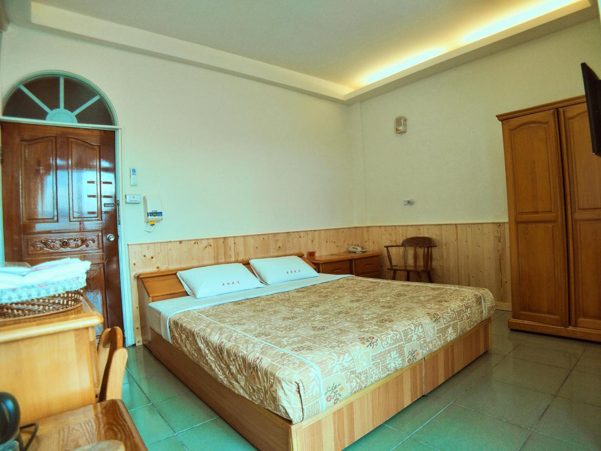 Sun Moon Lake Fisherman Homestay Юйчи Номер фото