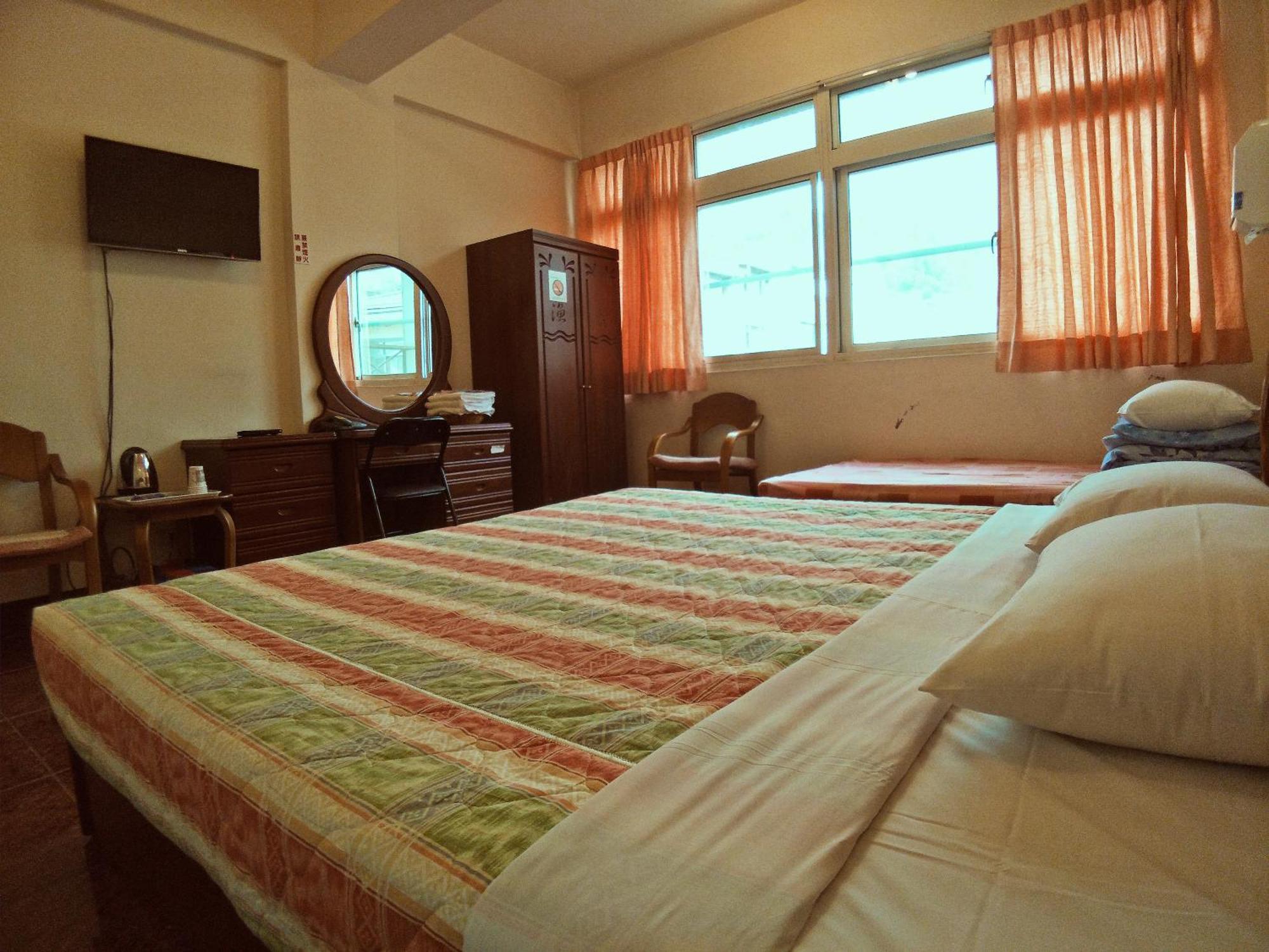Sun Moon Lake Fisherman Homestay Юйчи Номер фото