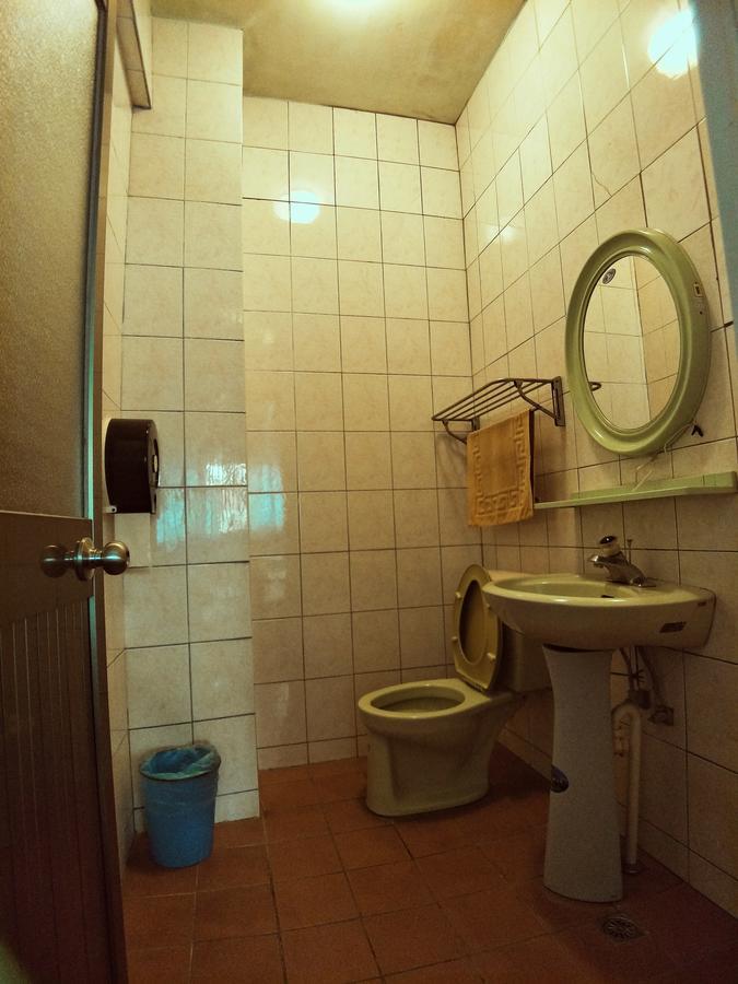 Sun Moon Lake Fisherman Homestay Юйчи Номер фото