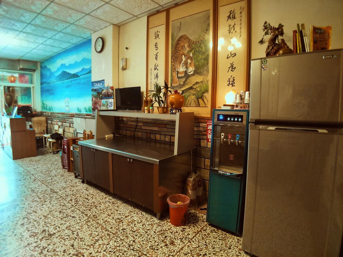 Sun Moon Lake Fisherman Homestay Юйчи Экстерьер фото